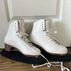 Jackson Artiste Ice skates